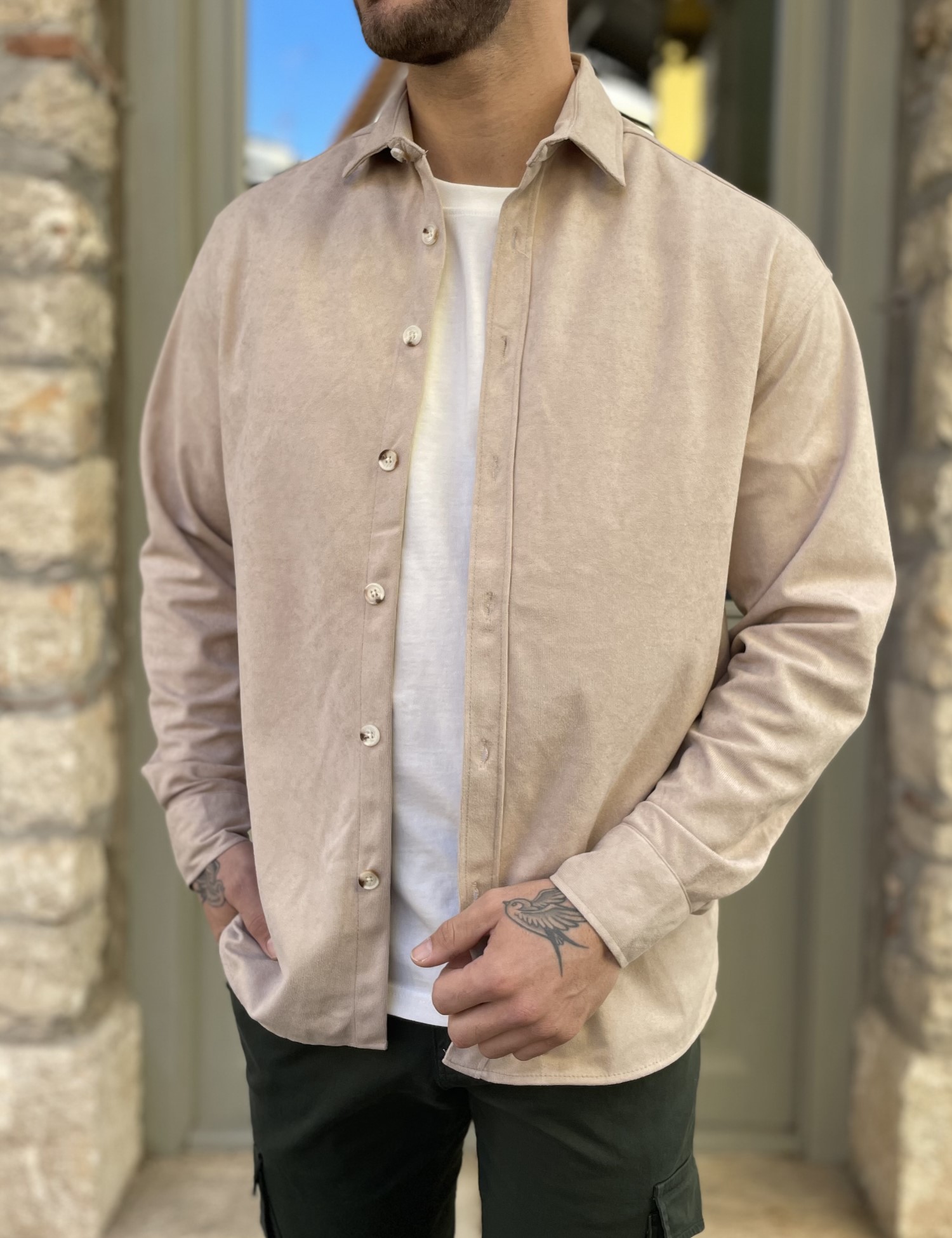 Ανδρικό μπεζ κοτλέ Overshirt με γιακά RMZ470B φωτογραφία